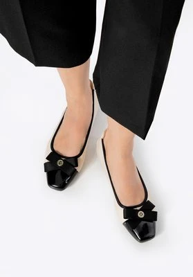 Baleriny ze skóry z ozdobną kokardą beżowo - czarne Wittchen