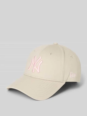 Baseballówka z haftowanym motywem new era