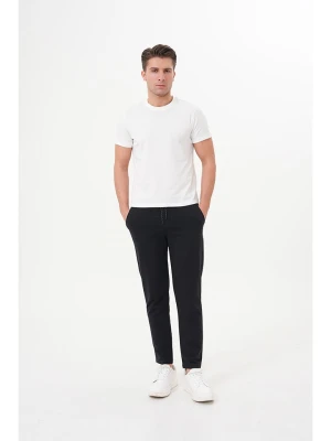 Basics & More Spodnie dresowe w kolorze czarnym rozmiar: M