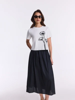 Bawełniana biała bluzka z krótkim rękawem i sznurkową aplikacją TARANKO