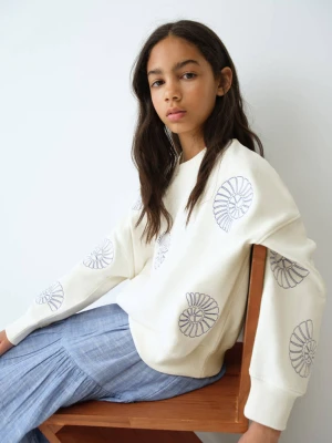 Bawełniana bluza z haftem złamana biel - Dzieci - lata - MANGO KIDS