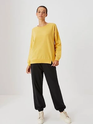 Bawełniana bluza z okrągłym dekoldem dla kobiet - żółta Moodo