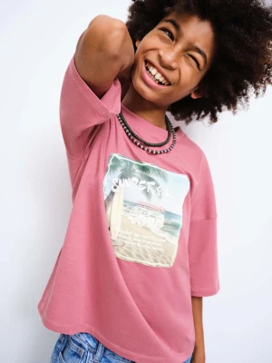 Zdjęcie produktu Bawełniana koszulka oversize z nadrukiem truskawkowy - Dzieci - lata - MANGO KIDS