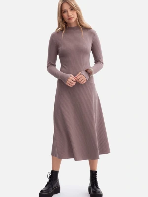 Bawełniana sukienka dzianinowa z golfem rozkloszowana czarna BeWear