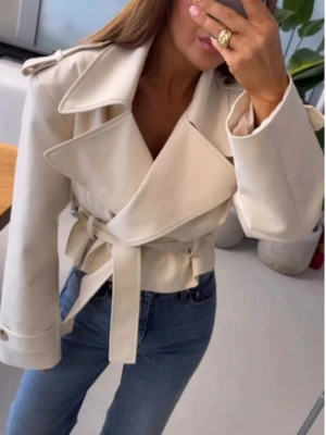 Bawełniany płaszcz trencz z paskiem HANTER - cloud dancer  magmac 