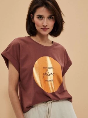 Bawełniany t-shirt damski z nadrukiem brązowy Moodo