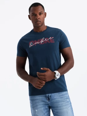 Bawełniany t-shirt męski z podwójnym printowanym logotypem – granatowy V3 OM-TSPT-0211
 -                                    S Ombre