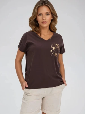 Bawełniany t-shirt z ozdobną kieszenią brązowy Moodo