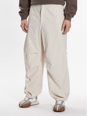 BDG Urban Outfitters Spodnie materiałowe 76522317 Écru Baggy Fit