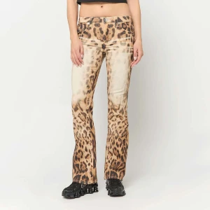 Becca Mid Rise Bootcut Flap True Religion