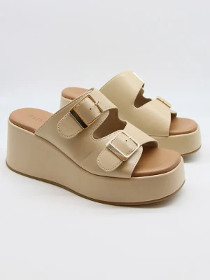 Bellucci Klapki w kolorze beżowym na koturnie rozmiar: 38