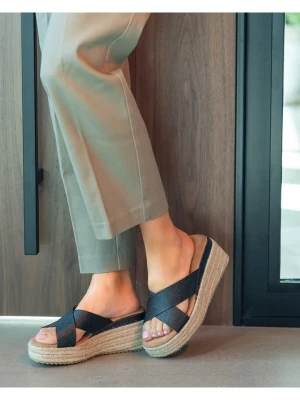 Zdjęcie produktu Bellucci Klapki w kolorze czarnym na koturnie rozmiar: 36