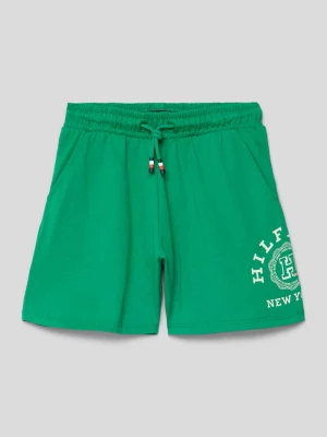 Bermudy o kroju relaxed fit z nadrukiem z logo model ‘MONOGRAM WREATH’ Tommy Hilfiger Kids