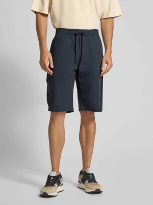 Bermudy o kroju tapered fit z kieszeniami cargo BOSS Green