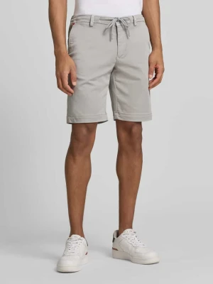 Bermudy o kroju regular fit z wiązanym paskiem i francuskimi wpuszczanymi kieszeniami MAC