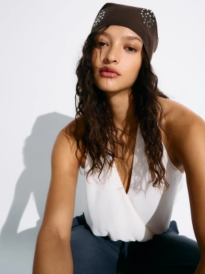 Bershka Apaszka Z Ćwiekami Kobieta Brązowy