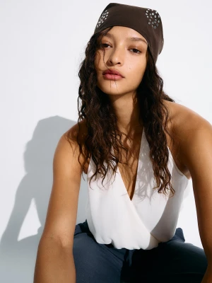Bershka Apaszka Z Ćwiekami Kobieta Brązowy