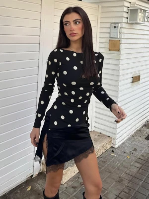 Bershka Asymetryczna Koszulka Z Długim Rękawem Kobieta Biały / Czarny