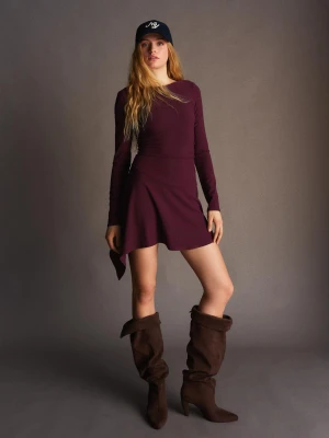 Bershka Asymetryczna Sukienka Mini Z Długim Rękawem I Rozkloszowanym Krojem Kobieta Bordowy