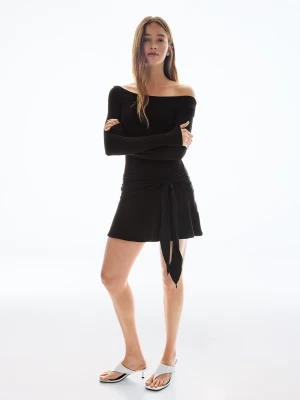 Bershka Asymetryczna Sukienka Mini Z Falbankami I Wiązaniem Kobieta Czarny