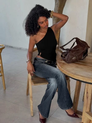 Bershka Asymetryczny Top Z Kółeczkiem I Strasem Kobieta Czarny