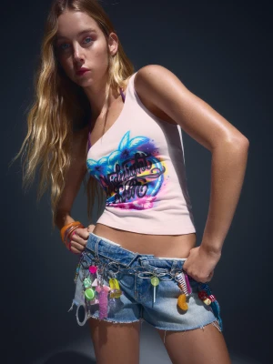 Bershka Asymetryczny Top Z Nadrukiem Zara Larsson Kobieta Różowy