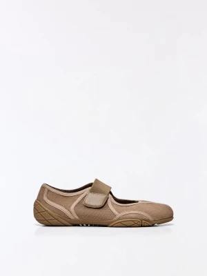 Bershka Balerinki W Stylu Sportowym Kobieta Piaskowy