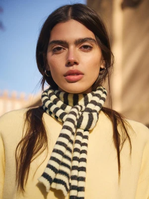 Bershka Bardzo Długi Szalik W Paski Kobieta Żółty