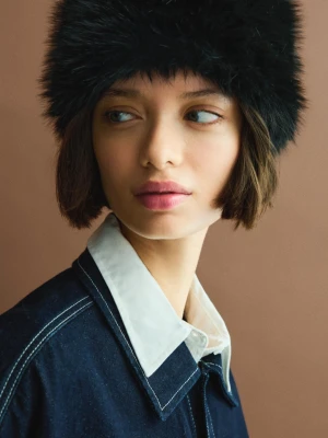 Bershka Czapka Ze Sztucznego Futerka Kobieta Czarny