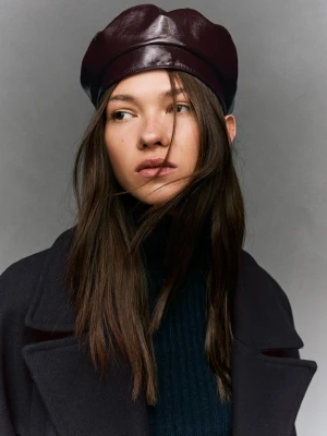 Bershka Beret Ze Sztucznej Skóry Kobieta Rubinowy