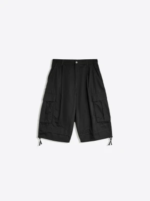 Bershka Bermudy Cargo O Kroju Super Baggy Z Zaszewkami Mężczyzna Czarny