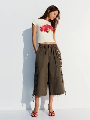 Bershka Bermudy Cargo Z Łańcuchem Kobieta Khaki