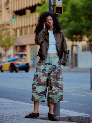 Bershka Bermudy Cargo Z Nadrukiem Kobieta Khaki