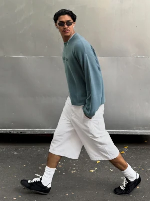 Bershka Bermudy Jeansowe Skater Mężczyzna Biały
