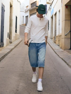 Bershka Bermudy Jeansowe Skater Mężczyzna Wyblakły Niebieski