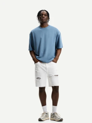 Bershka Bermudy Jeansowe Z Przetarciami Mężczyzna Biały