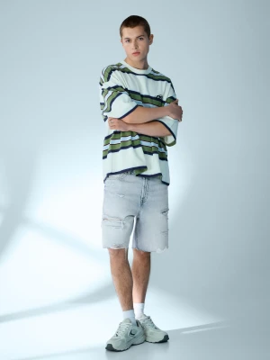 Bershka Bermudy Jeansowe Z Przetarciami Mężczyzna Jasnoniebieski