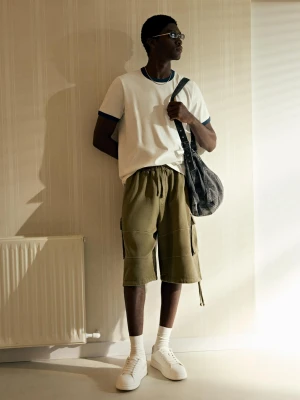 Bershka Bermudy Jort Cargo Z Efektem Spranego Dżinsu Mężczyzna Khaki