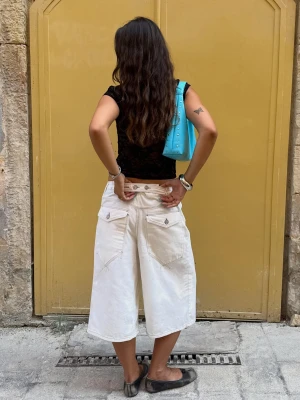 Bershka Bermudy Jort Typu Slouchy Z Denimu Kobieta Biały