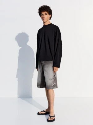 Bershka Bermudy O Kroju Baggy W Gwiazdy Mężczyzna Szary