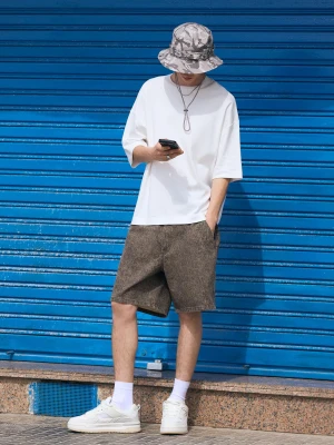 Bershka Bermudy O Kroju Baggy Z Nadrukiem Mężczyzna Ciemnoszary