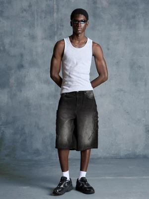 Bershka Bermudy O Kroju Baggy Z Naszywką Mężczyzna Czarny