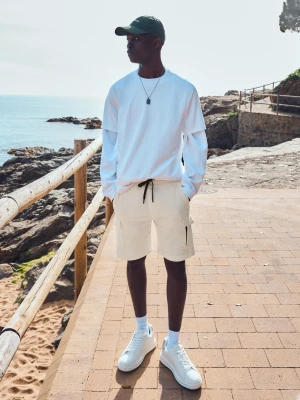 Bershka Bermudy Regular Fit Cargo Mężczyzna Biały