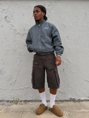 Bershka Bermudy Skater Cargo Mężczyzna Szary
