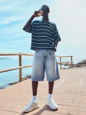 Zdjęcie produktu Bershka Bermudy Z Denimu O Kroju Baggy Mężczyzna Wyblakły Niebieski