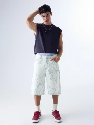 Bershka Bermudy Z Denimu O Kroju Super Baggy W Gwiazdy Mężczyzna Jasnoniebieski
