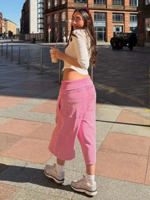 Bershka Bermudy Z Efektem Spranego Dresu Kobieta Cukierkowy Róż