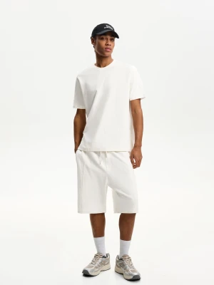 Bershka Bermudy Z Fakturą Mężczyzna Biały Złamany