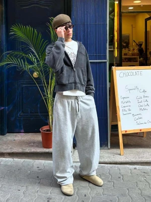 Bershka Bluza Boxy O Krótszym Kroju Zapinana Na Suwak Mężczyzna Szary