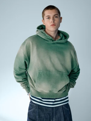Bershka Bluza Boxy Z Kapturem I Efektem Spranego Materiału Mężczyzna Zielony